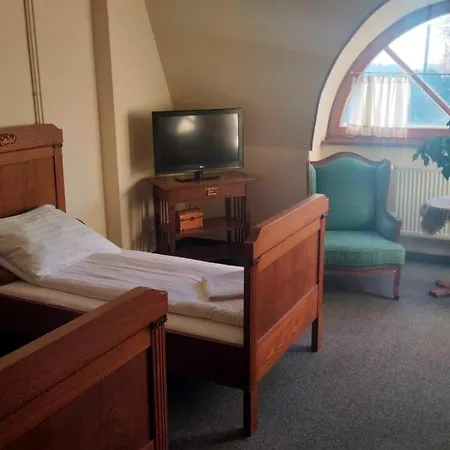 Lantgård Dworek Pod Herbem Gądkowice