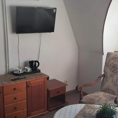 Dworek Pod Herbem בית חווה *