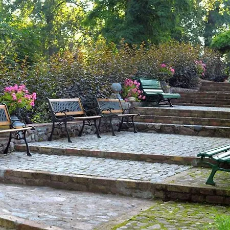 Dworek Pod Herbem Vakantieboerderij