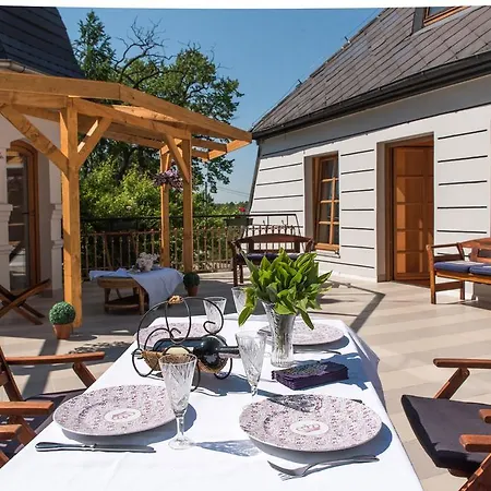 Lantgård Dworek Pod Herbem Gądkowice