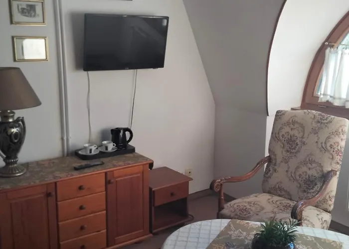 Dworek Pod Herbem Gospodarstwo agroturystyczne *