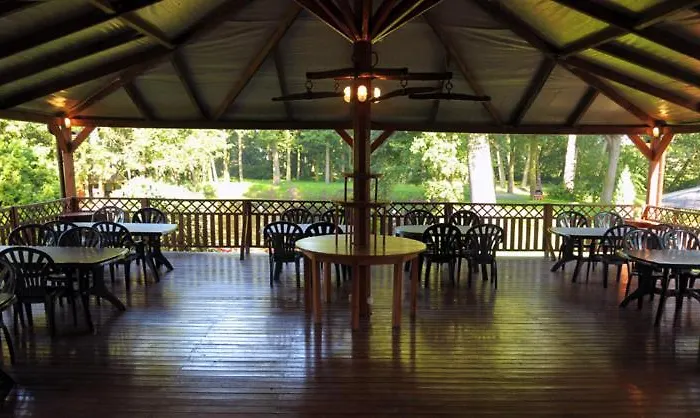 Gospodarstwo agroturystyczne Dworek Pod Herbem *