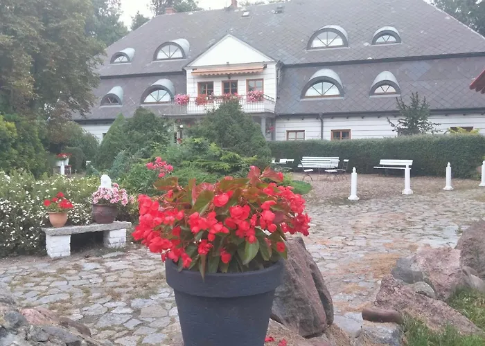 Dworek Pod Herbem Gospodarstwo agroturystyczne *