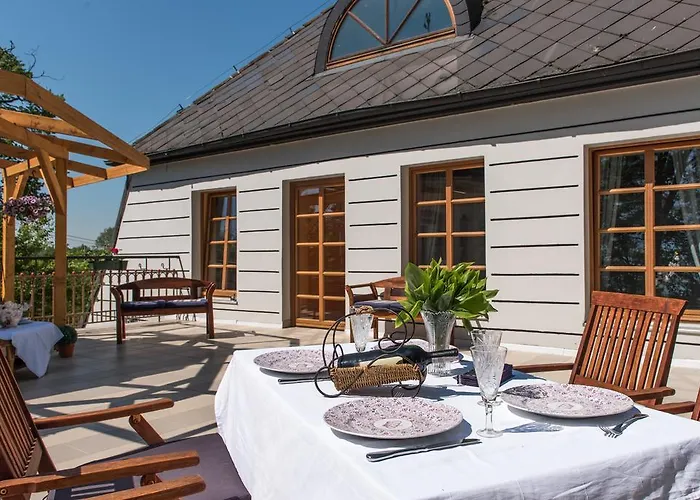 Dworek Pod Herbem Farmház *